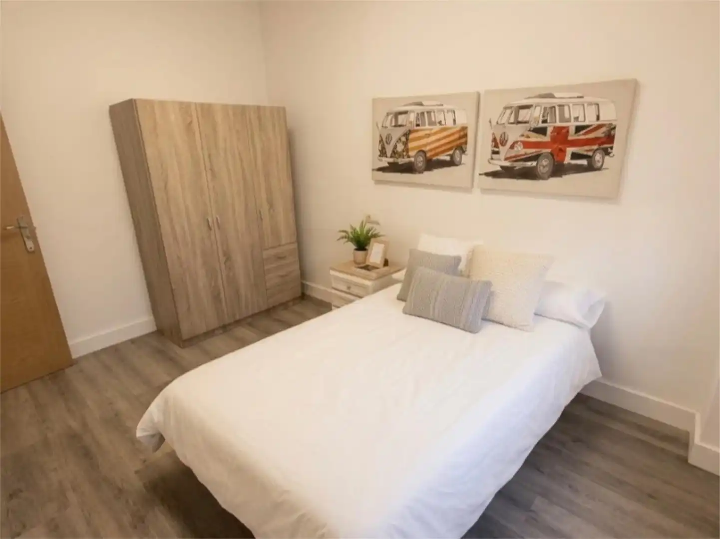 Room in Calle Palacio Valdés, 8, Centro Bedroom of Flat for share in Avilés with Heating, Parquet flooring and Furnished