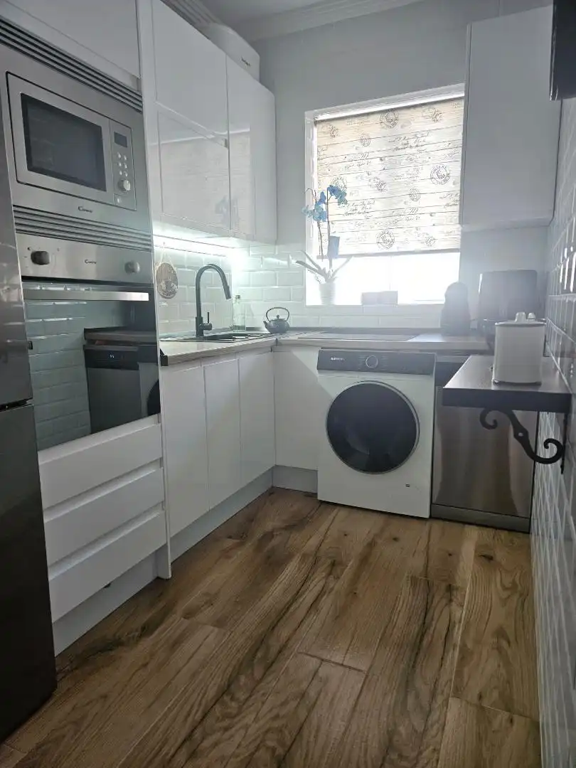 Piso en venta en Calle Emilio Prados, 7, Girón - Las Delicias Cocina de Piso en venta en Málaga Capital con Aire acondicionado