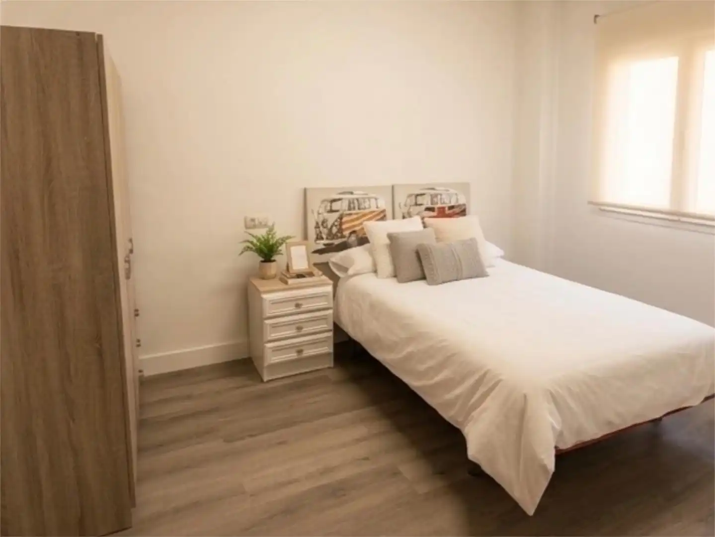 Room in Calle Palacio Valdés, 8, Centro Bedroom of Flat for share in Avilés with Heating, Parquet flooring and Furnished