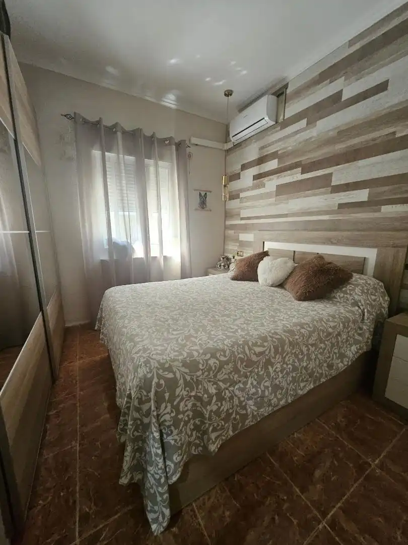 Piso en venta en Calle Emilio Prados, 7, Girón - Las Delicias Habitación de Piso en venta en Málaga Capital con Aire acondicionado
