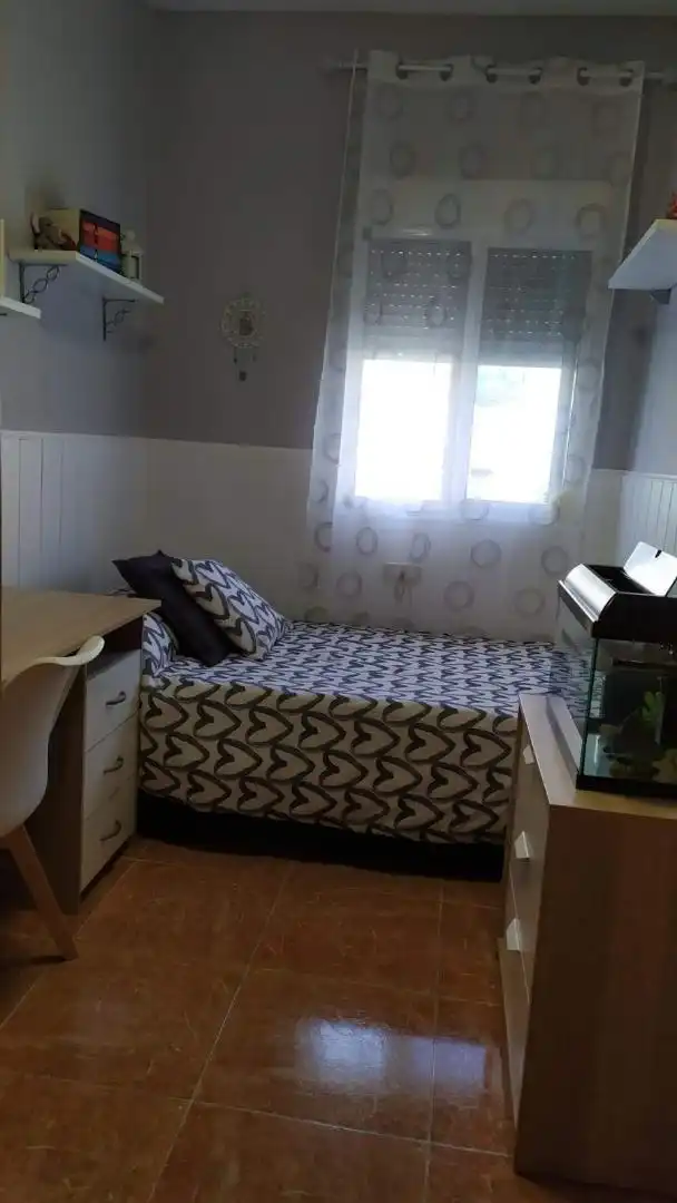 Piso en venta en Calle Emilio Prados, 7, Girón - Las Delicias Habitación de Piso en venta en Málaga Capital con Aire acondicionado