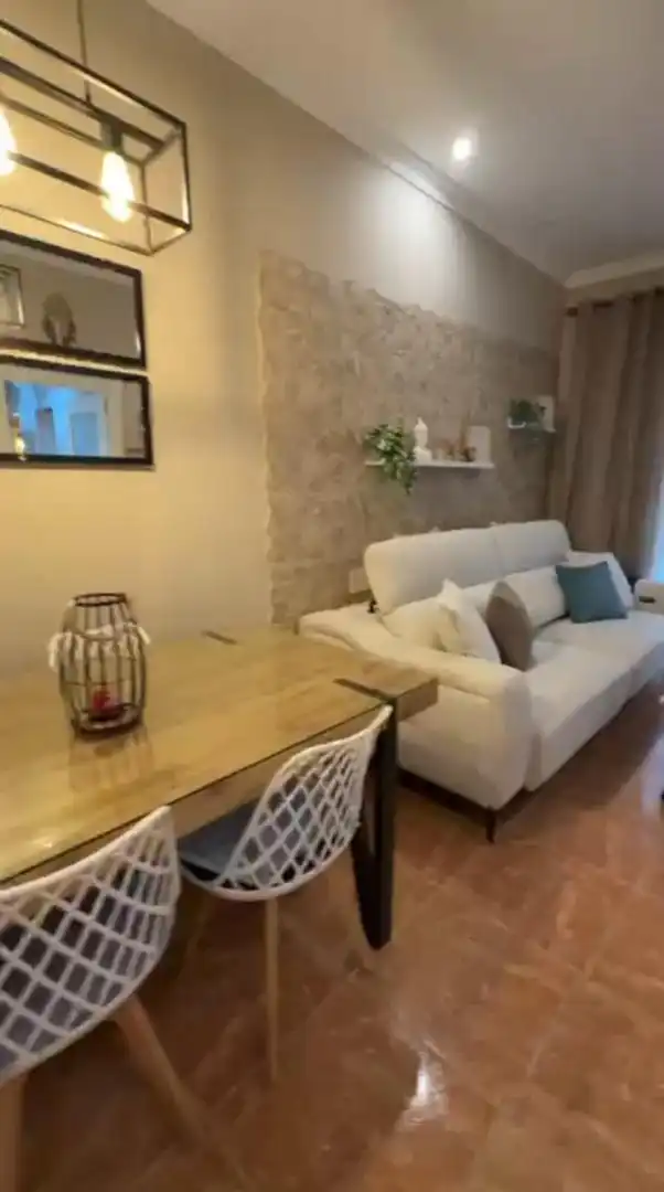Piso en venta en Calle Emilio Prados, 7, Girón - Las Delicias Sala de estar de Piso en venta en Málaga Capital con Aire acondicionado