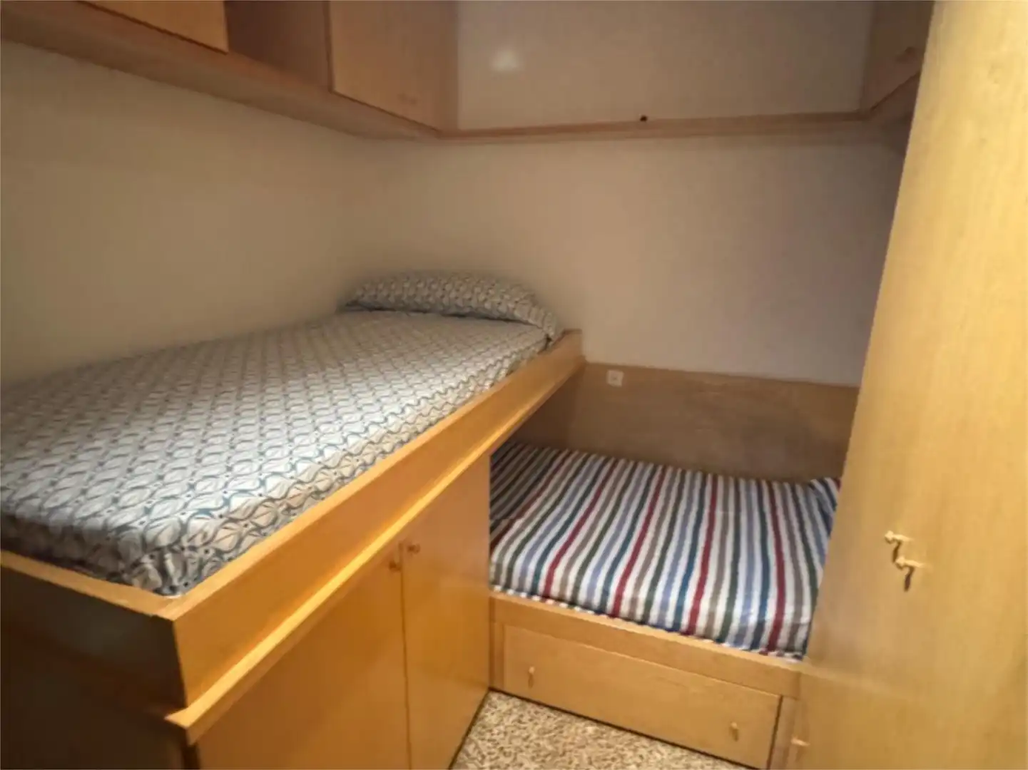 Room in Calle Beato Joaquín Royo, 1, Ensanche - Fuenfresca Bedroom of Flat for share in Teruel with Heating and Furnished