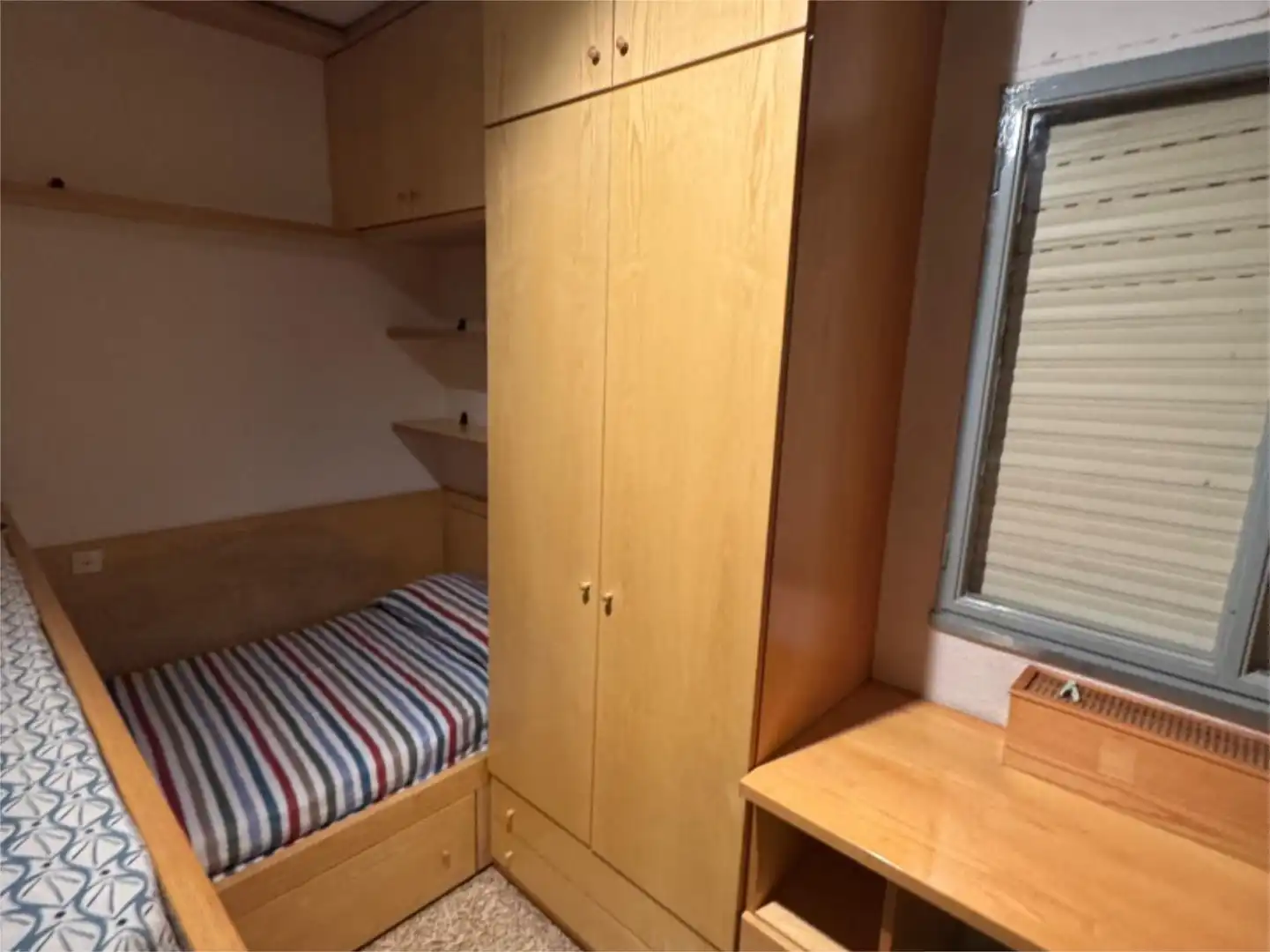 Room in Calle Beato Joaquín Royo, 1, Ensanche - Fuenfresca Bedroom of Flat for share in Teruel with Heating and Furnished