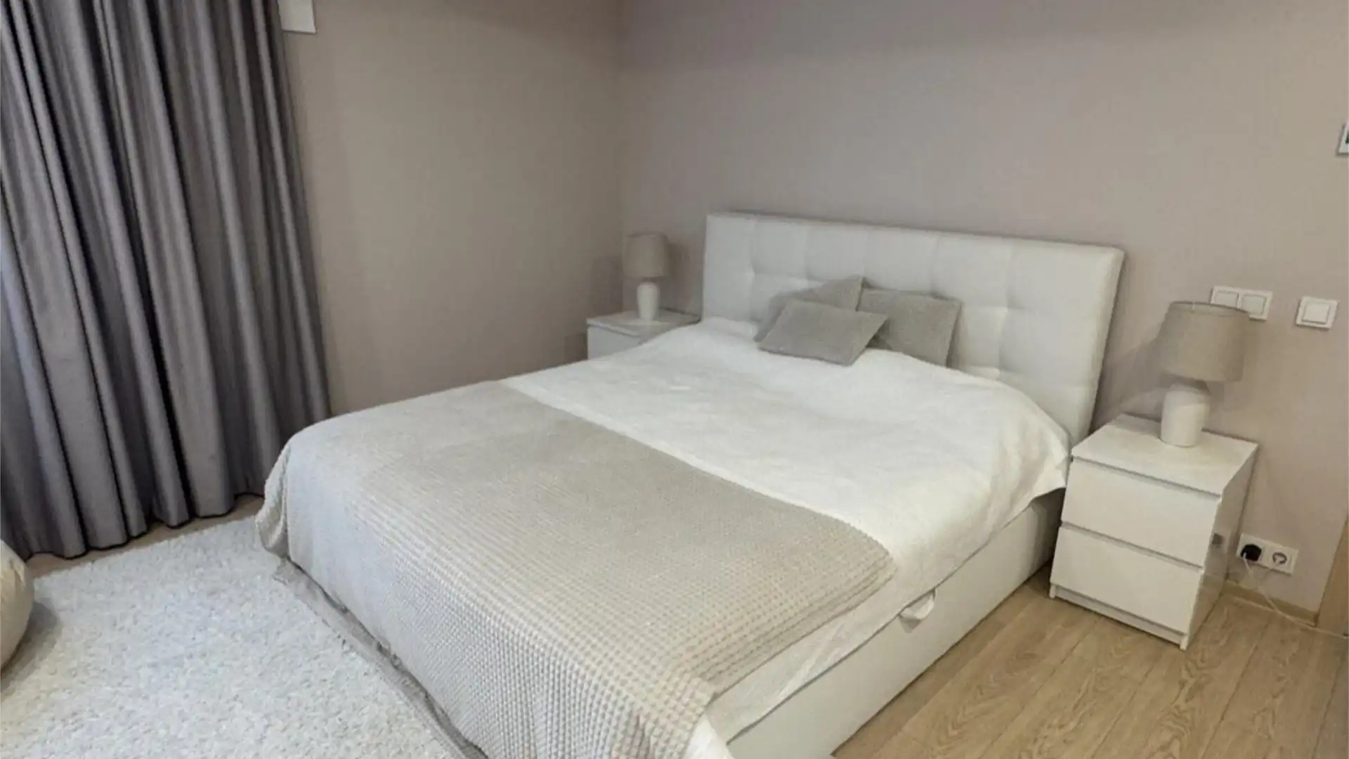 Dormitori de Apartament de lloguer en Lugo Capital amb Aire condicionat, Terrassa i Moblat