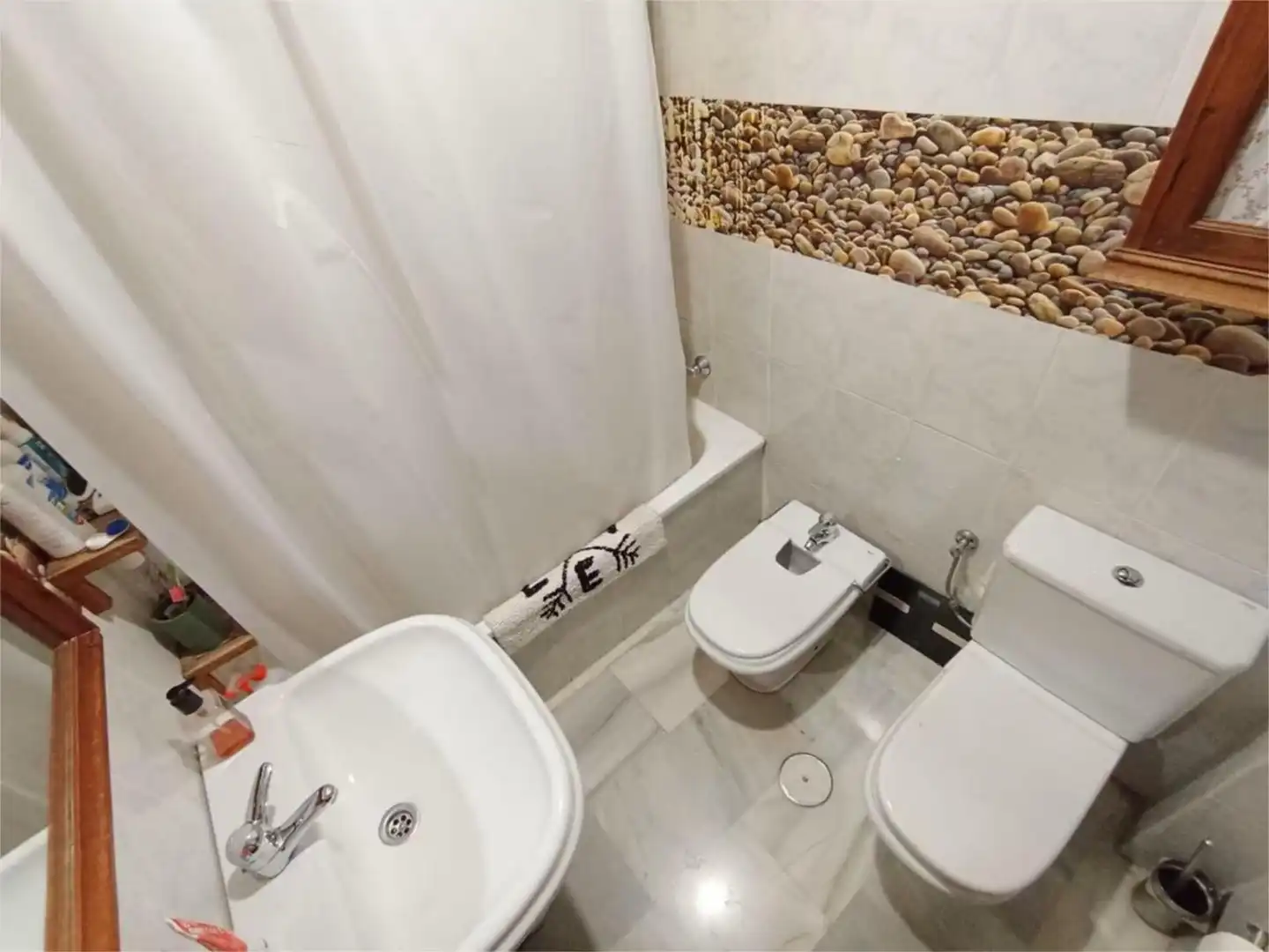 Wohnung zum Verkauf in Calle San Cayetano, 6, Santa Bárbara - Ciudad Deportiva Badezimmer von Wohnung zum Verkauf in La Línea de la Concepción mit Balkon
