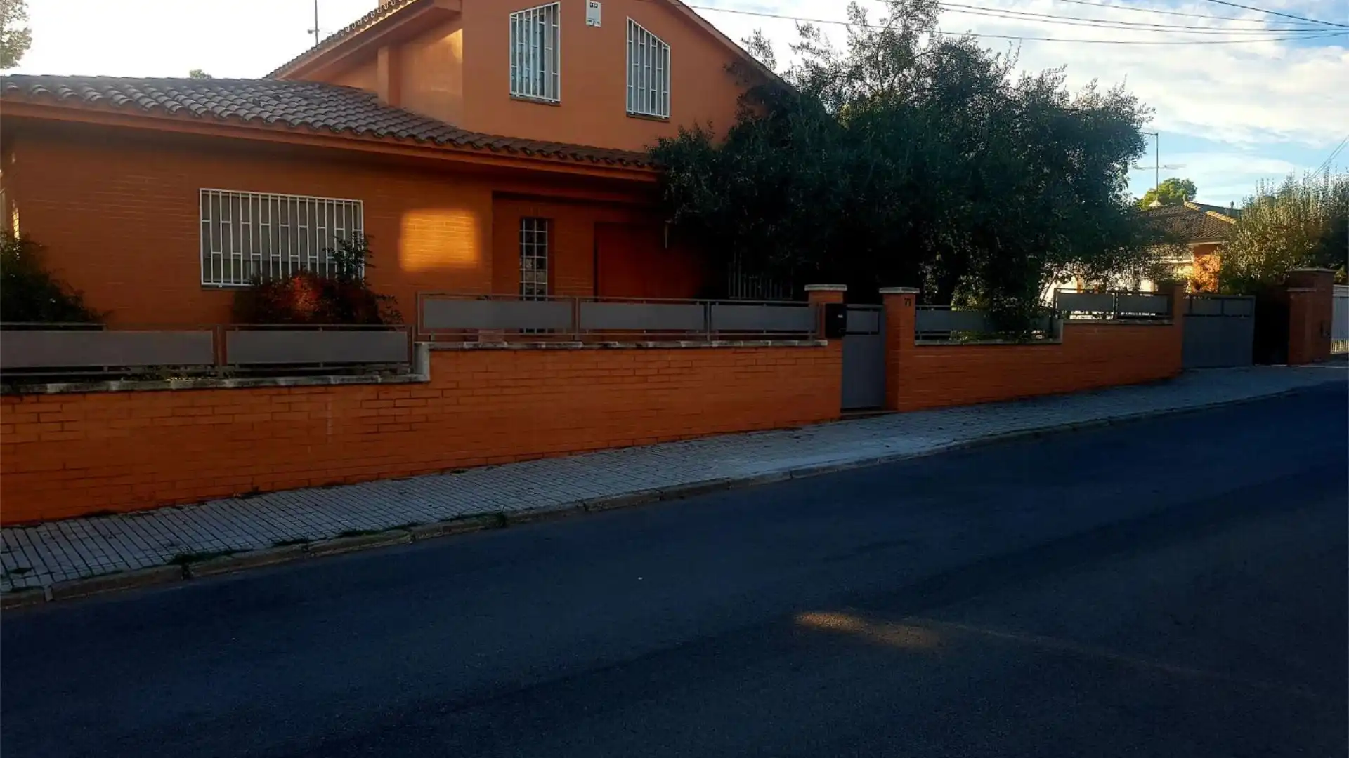 Houses for sale in Carrer de Palaudàries, 71, Caldes de Montbui Exterior view of Houses for sale in Caldes de Montbui with Air Conditioner, Swimming Pool and Balcony