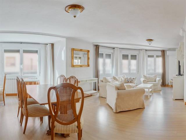 Piso en Venta en Paseo Constitución - Las Damas