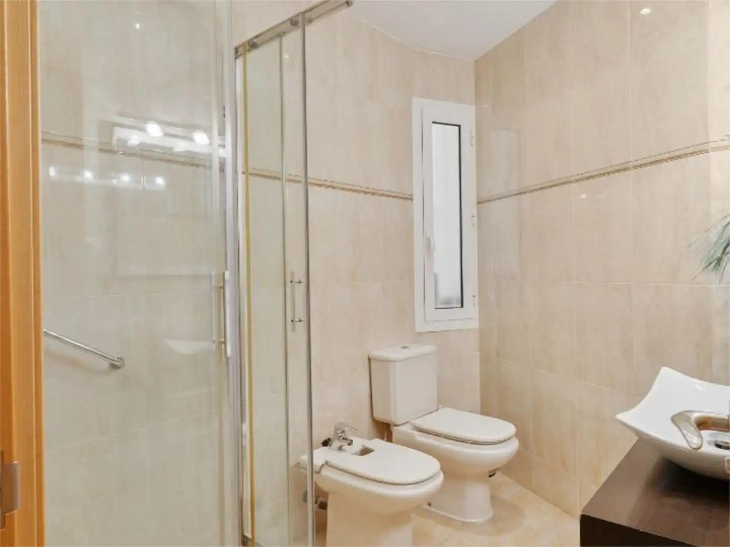 Flat for sale in Paseo Constitución - Las Damas Bathroom of Flat for sale in Zaragoza Capital with Air Conditioner, Terrace and Balcony