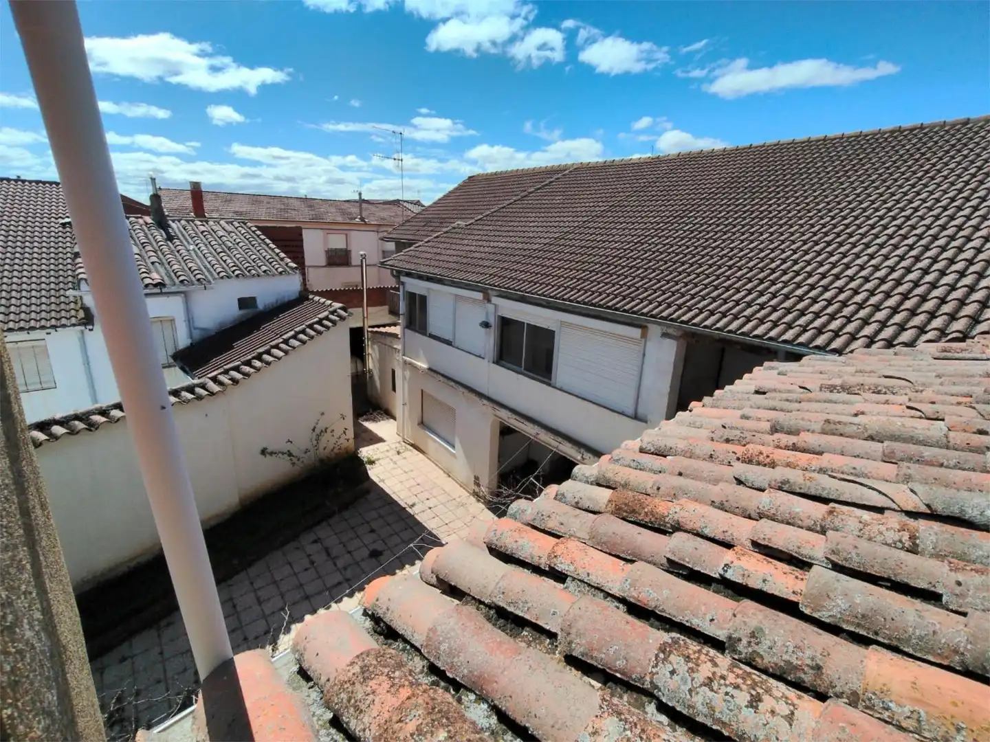 Pis en venda a Calle de la Hermandad, 2, Villamañán Vista exterior de Pis en venda en Villamañán amb Calefacció, Jardí privat i Parquet