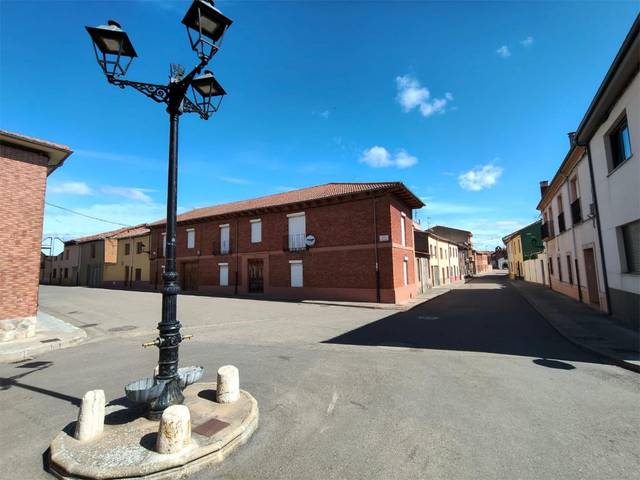 Piso en Venta en Calle de la Hermandad, 2 en Villamañán