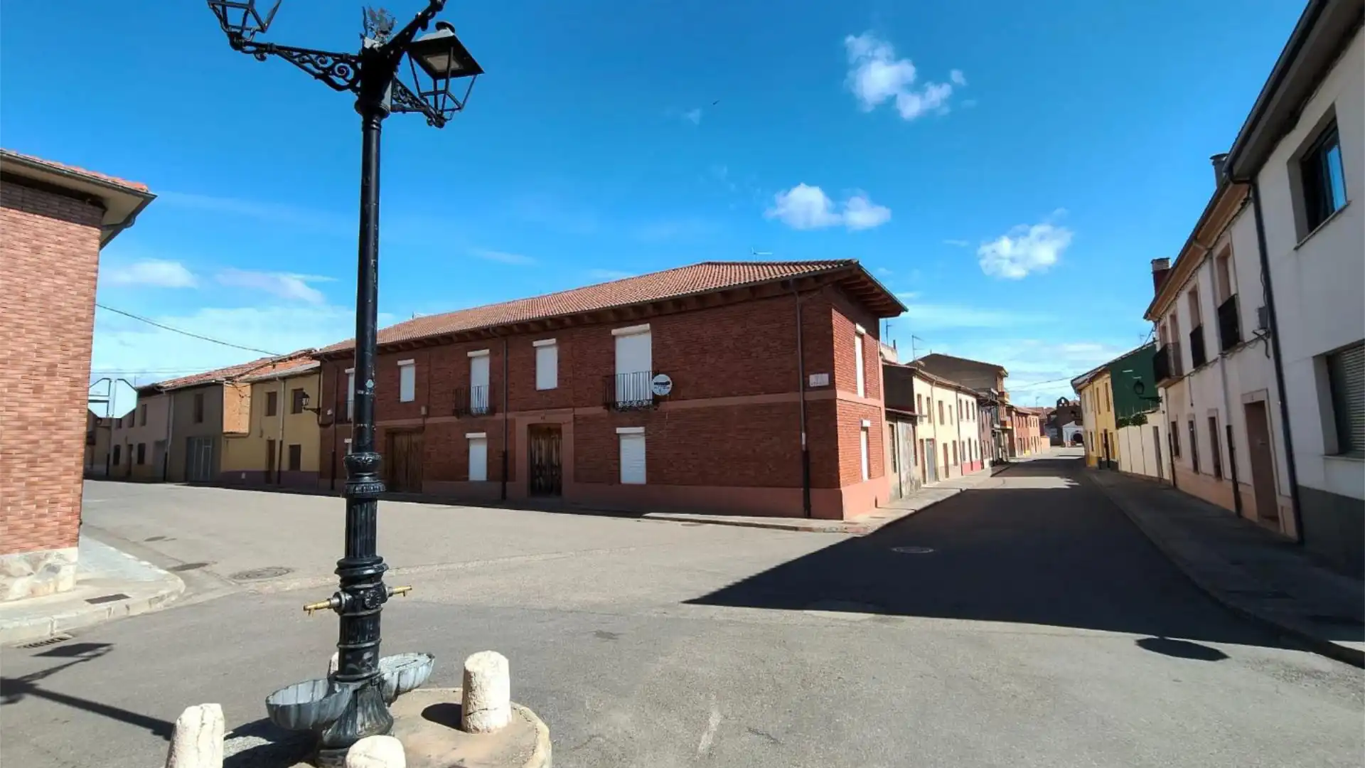 Vista exterior de Piso en venta en Villamañán con Calefacción, Jardín privado y Parquet