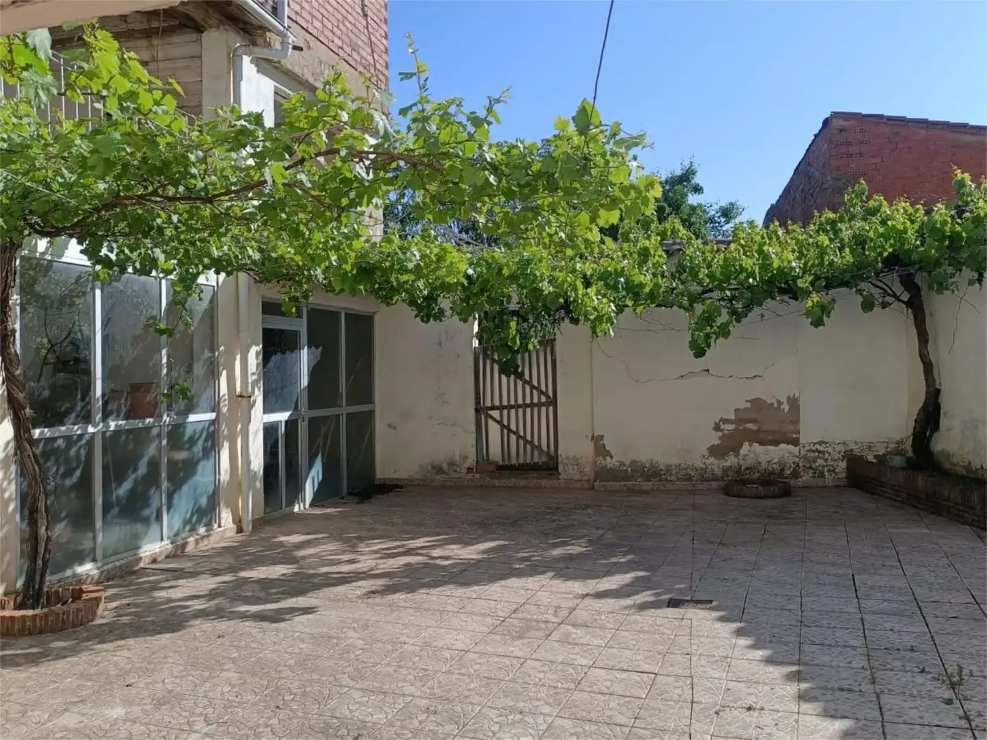 Pis en venda a Calle de la Hermandad, 2, Villamañán Terrassa de Pis en venda en Villamañán amb Calefacció, Jardí privat i Parquet