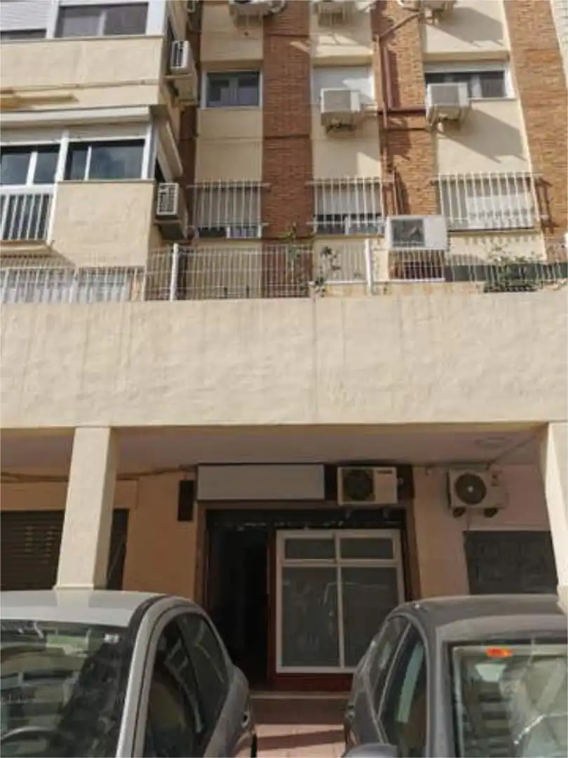 Vista exterior de Local de alquiler en  Sevilla Capital con Aire acondicionado