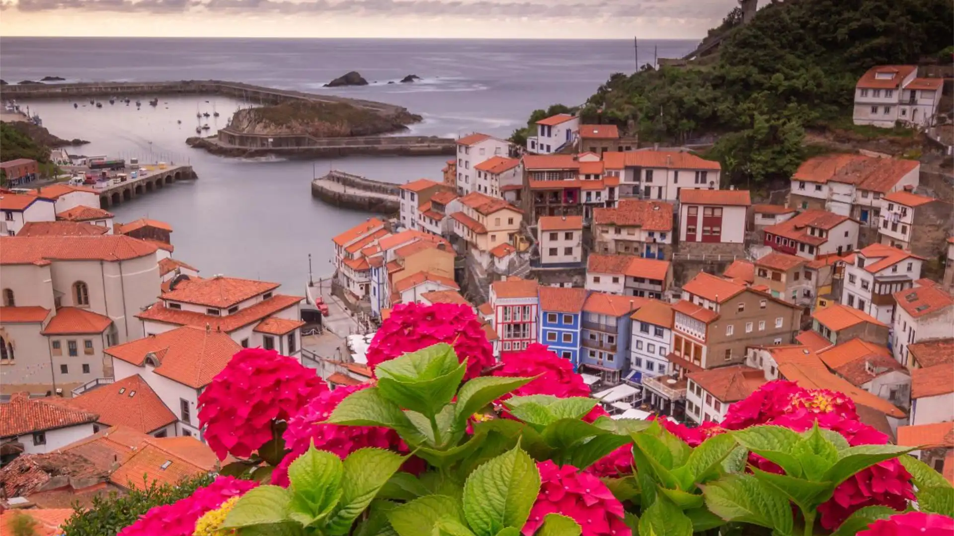 Exterior view of Flat for sale in Cudillero