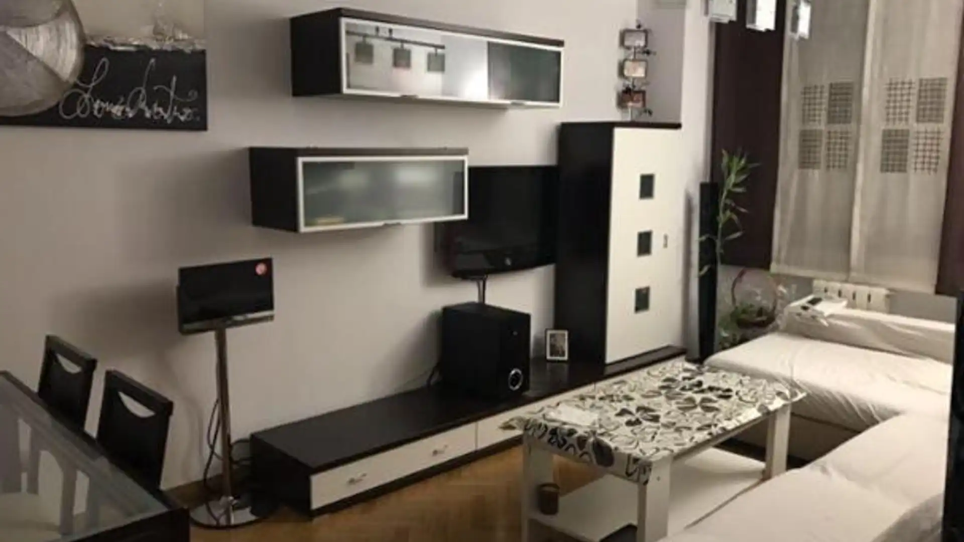 Flat for sale in Calle Flora Tristán, 12, Los Rosales Living room of Flat for sale in Madrid Capital with Air Conditioner, Heating and Parquet flooring