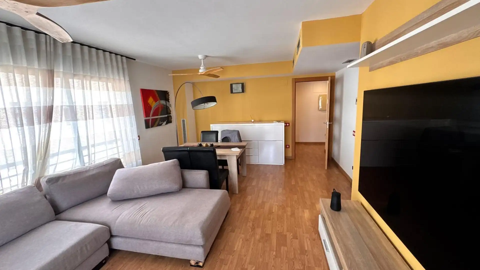 Sala de estar de Piso para compartir en  Barcelona Capital con Aire acondicionado, Calefacción y Jardín privado