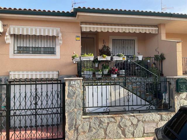 Casa-chalet en Venta en Calle los Almendros, 17 en Añover de Tajo