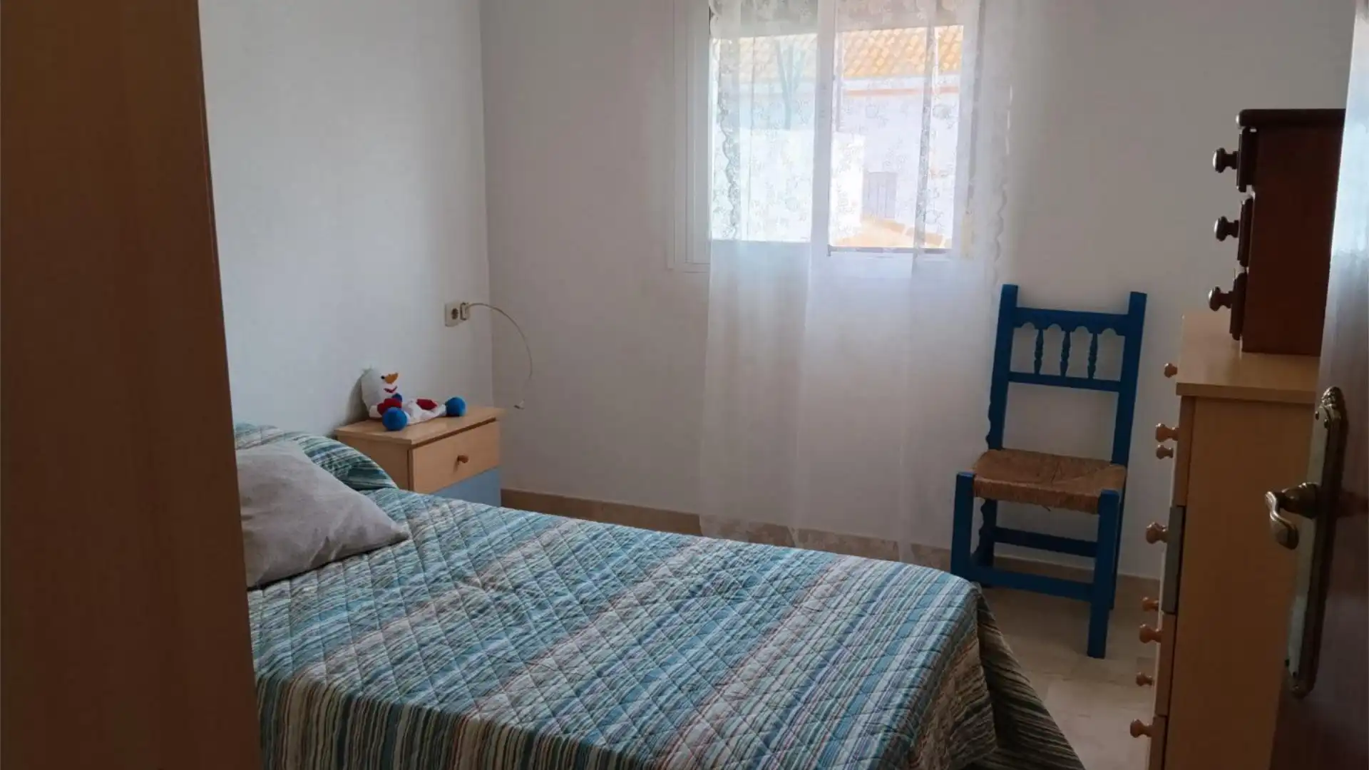 Bedroom of Single-family semi-detached for share in Carrión de los Céspedes  with Storage room and Furnished