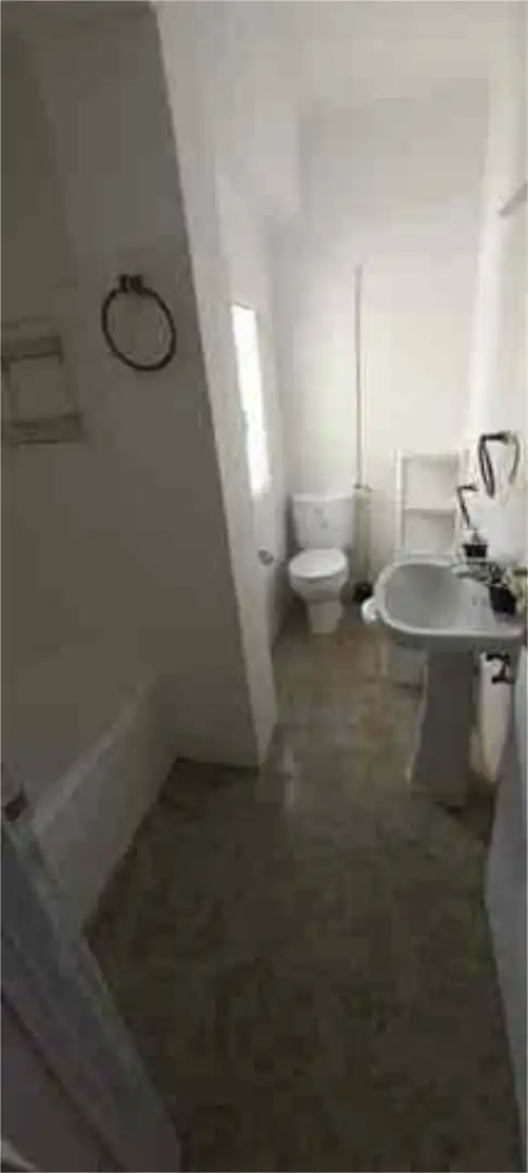 Piso en venta en Tarazona de la Mancha Baño de Piso en venta en Tarazona de la Mancha con Calefacción, Terraza y Amueblado