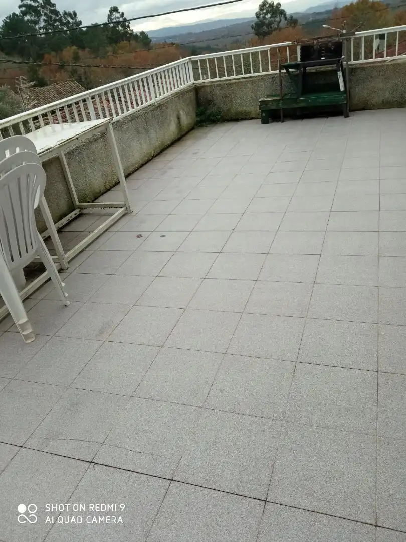 Casa adosada en venta en Lugar Armariz, 1, Nogueira de Ramuín Terraza de Casa adosada en venta en Nogueira de Ramuín con Calefacción, Terraza y Amueblado