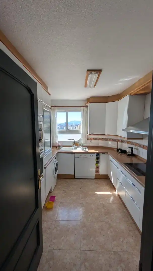 Flat for rent in Avenida de Madrid, 5, Playa Levante Kitchen of Flat for rent in Benidorm with Air Conditioner, Heating and Swimming Pool