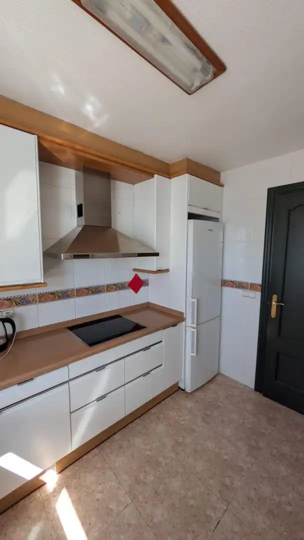 Flat for rent in Avenida de Madrid, 5, Playa Levante Kitchen of Flat for rent in Benidorm with Air Conditioner, Heating and Swimming Pool