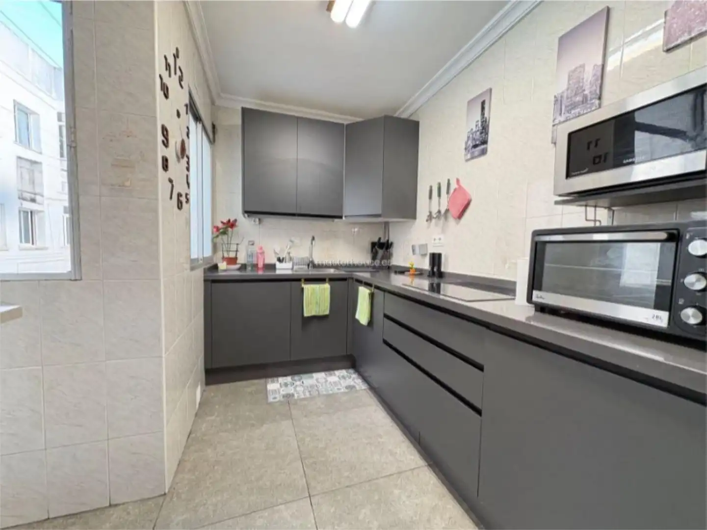 Piso en venta en Avenida de Cristóbal Colón, 109, Las Colonias Cocina de Piso en venta en Huelva Capital con Aire acondicionado
