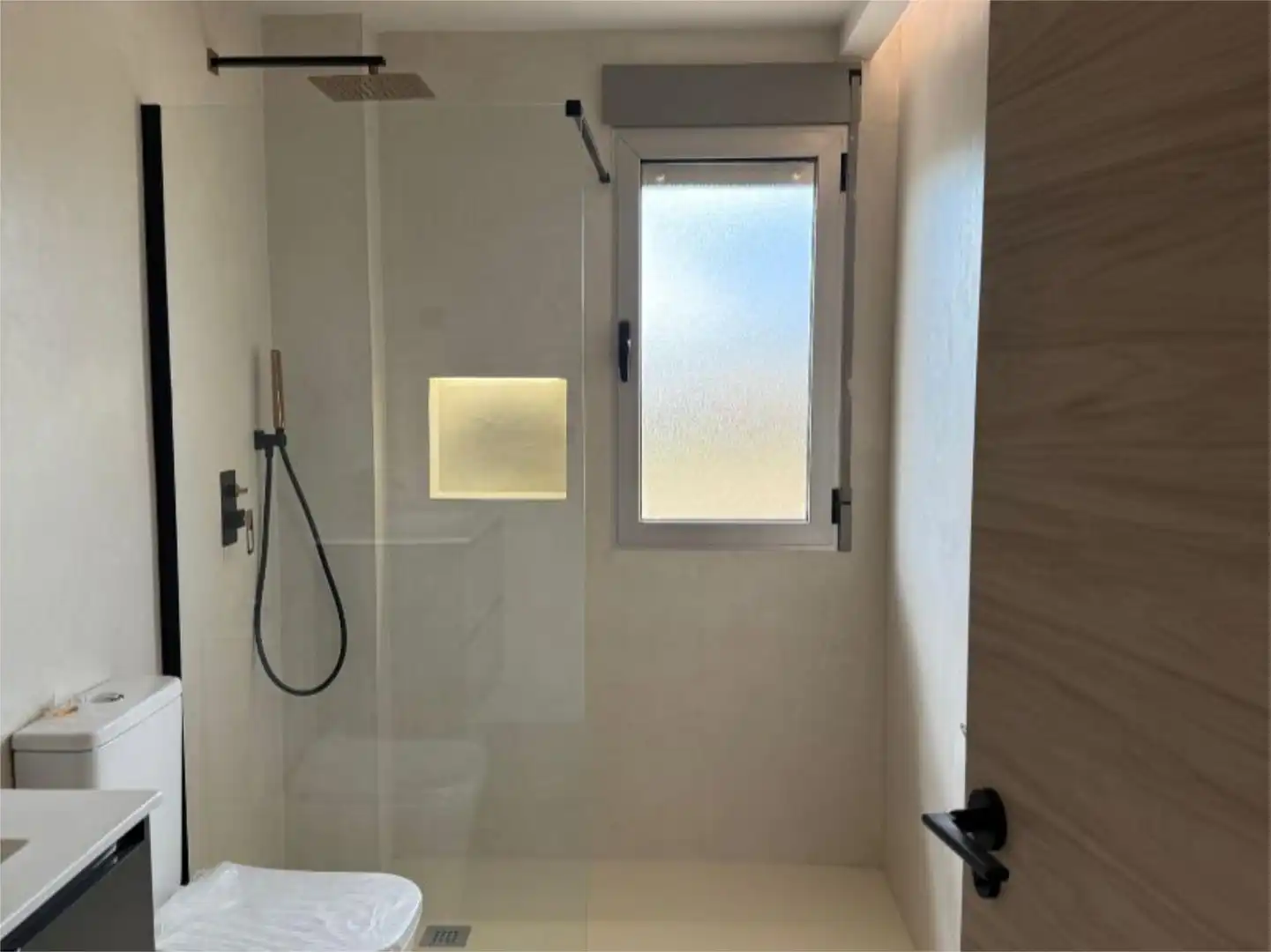 Wohnung zur Miete in Calle Crema Marfil, 59, El Pinós / Pinoso Badezimmer von Wohnung zur Miete in El Pinós / Pinoso mit Balkon