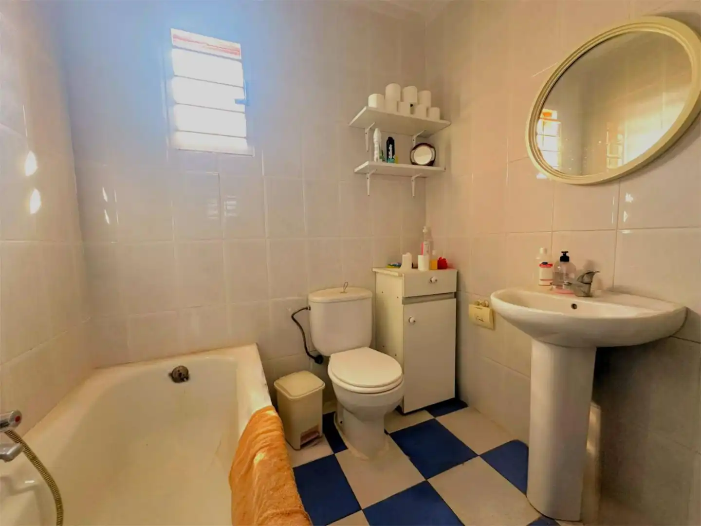 Baño de Piso en venta en Cheste con Jardín privado, Terraza y Trastero