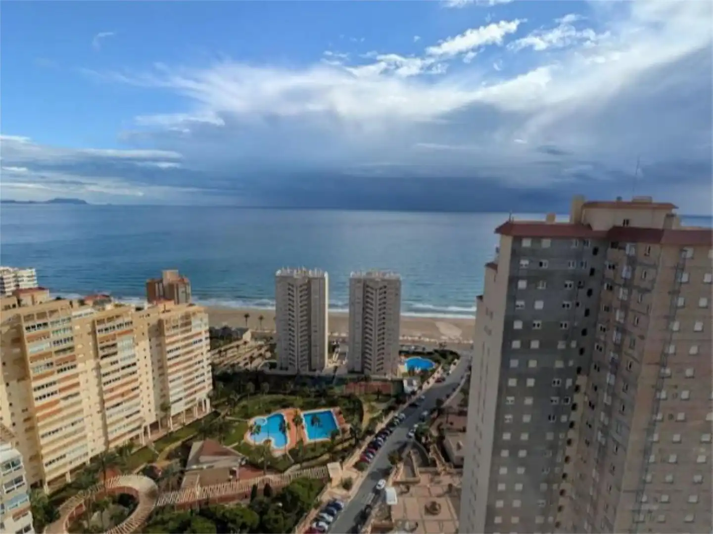 Vista exterior de Piso de alquiler en El Campello con Aire acondicionado, Calefacción y Jardín privado