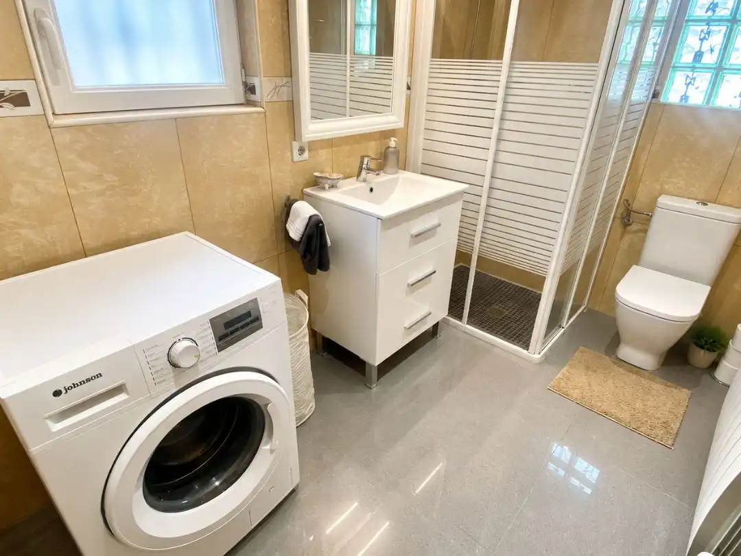 Wohnung zum Verkauf in Carrer Penedès, 4, Nord Badezimmer von Wohnung zum Verkauf in Roses mit Klimaanlage und Terrasse
