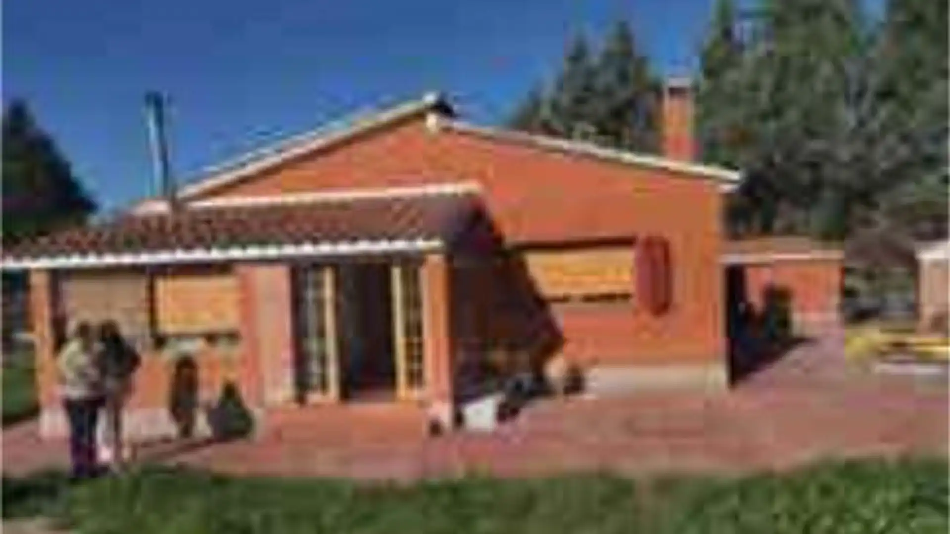 Exterior view of Single-family semi-detached for sale in  Madrid Capital  with Heating, Private garden and Terrace