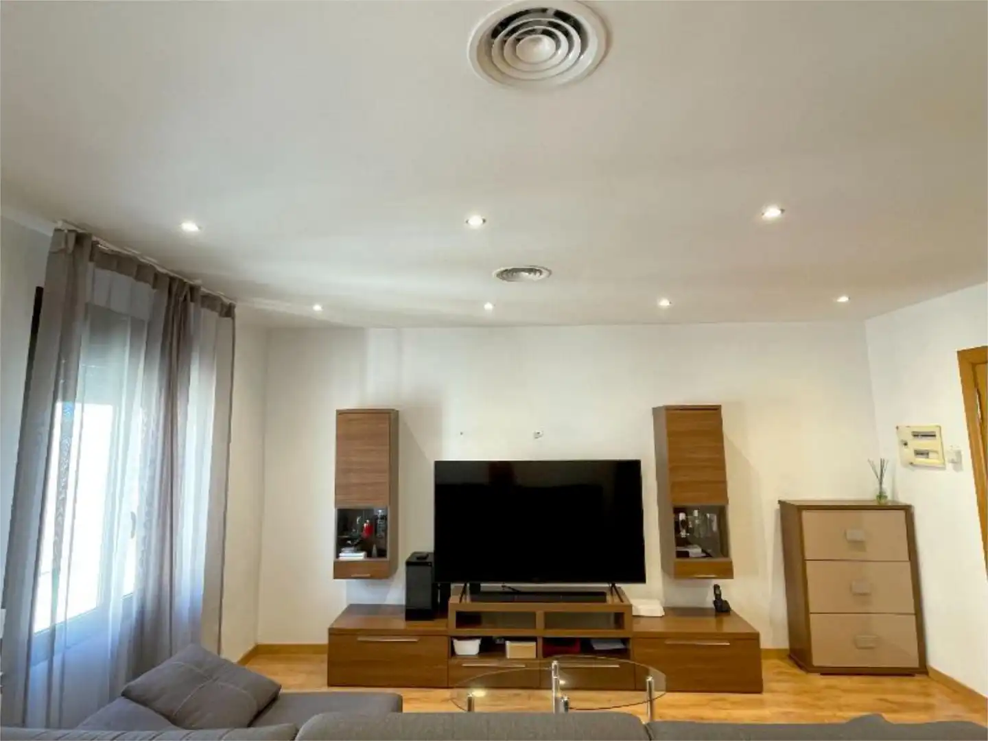 Living room of Flat for sale in Monzón  with Air Conditioner and Balcony