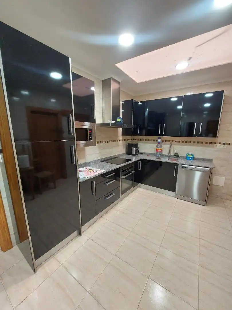 Einfamilien-Reihenhaus zum Verkauf in Alhama de Murcia ciudad Küche von Einfamilien-Reihenhaus zum Verkauf in Alhama de Murcia mit Klimaanlage, Privatgarten und Schwimmbad