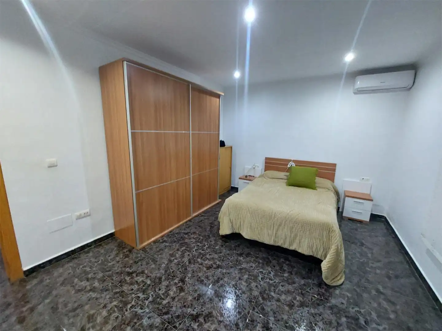 Casa adosada en venda a Alhama de Murcia ciudad Dormitori de Casa adosada en venda en Alhama de Murcia amb Aire condicionat, Jardí privat i Piscina