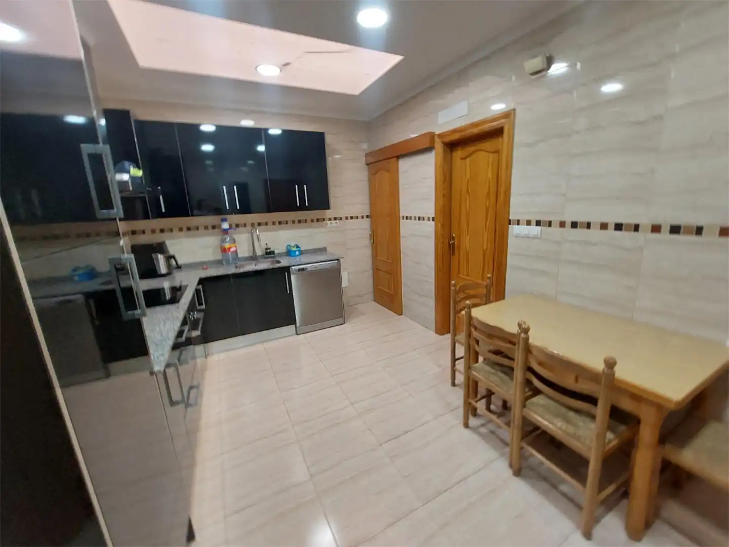 Casa adosada en venda a Alhama de Murcia ciudad Cuina de Casa adosada en venda en Alhama de Murcia amb Aire condicionat, Jardí privat i Piscina