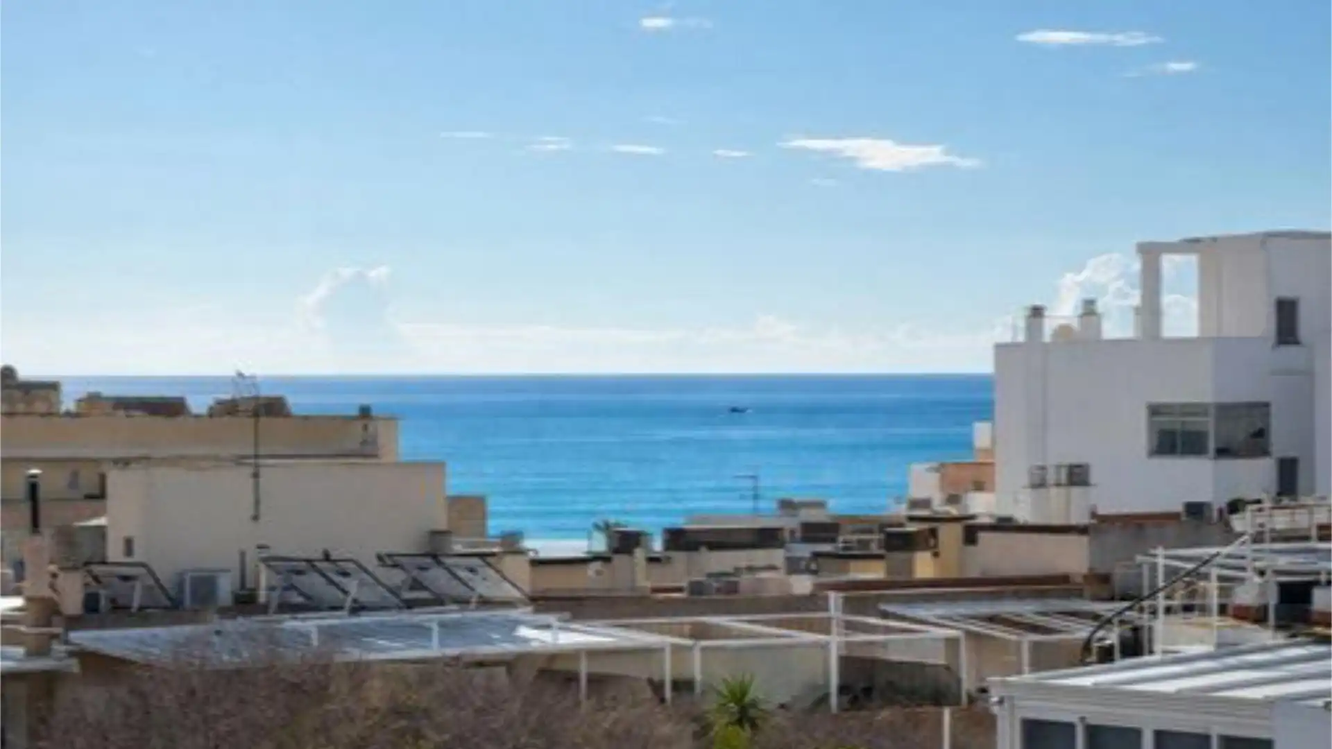Außenansicht von Wohnung zum Verkauf in León Capital  mit Heizung, Parkett und Terrasse