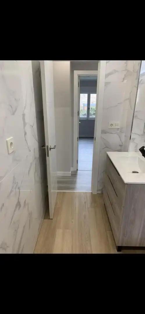 Flat for sale in Avenida de Gaspar García Laviana, 12, Pumarín Bathroom of Flat for sale in Gijón with Heating, Parquet flooring and Terrace
