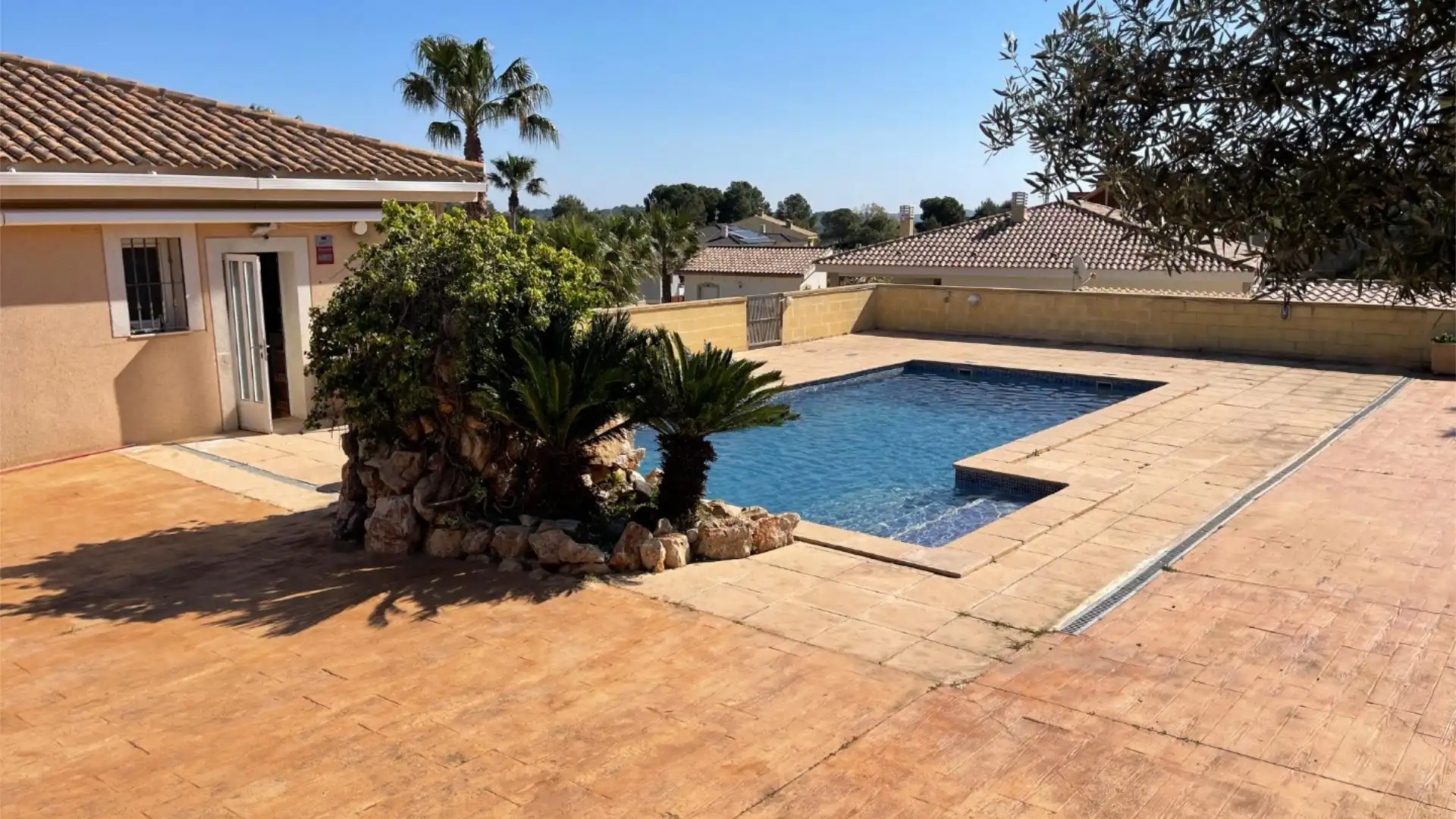 Houses for sale in Carrer Ur Altury 13, 12, Turís Swimming pool of Houses for sale in Turís with Air Conditioner, Terrace and Swimming Pool