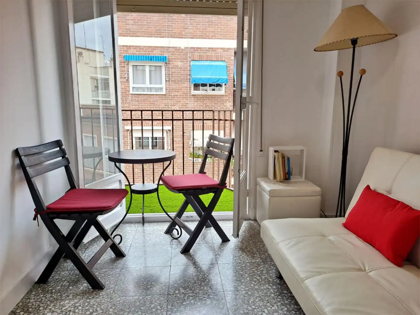 Habitación en Carrer Espronceda, 27, Reina Victoria - Miguel Hernández Terraza de Piso para compartir en Elche / Elx con Aire acondicionado, Calefacción y Amueblado