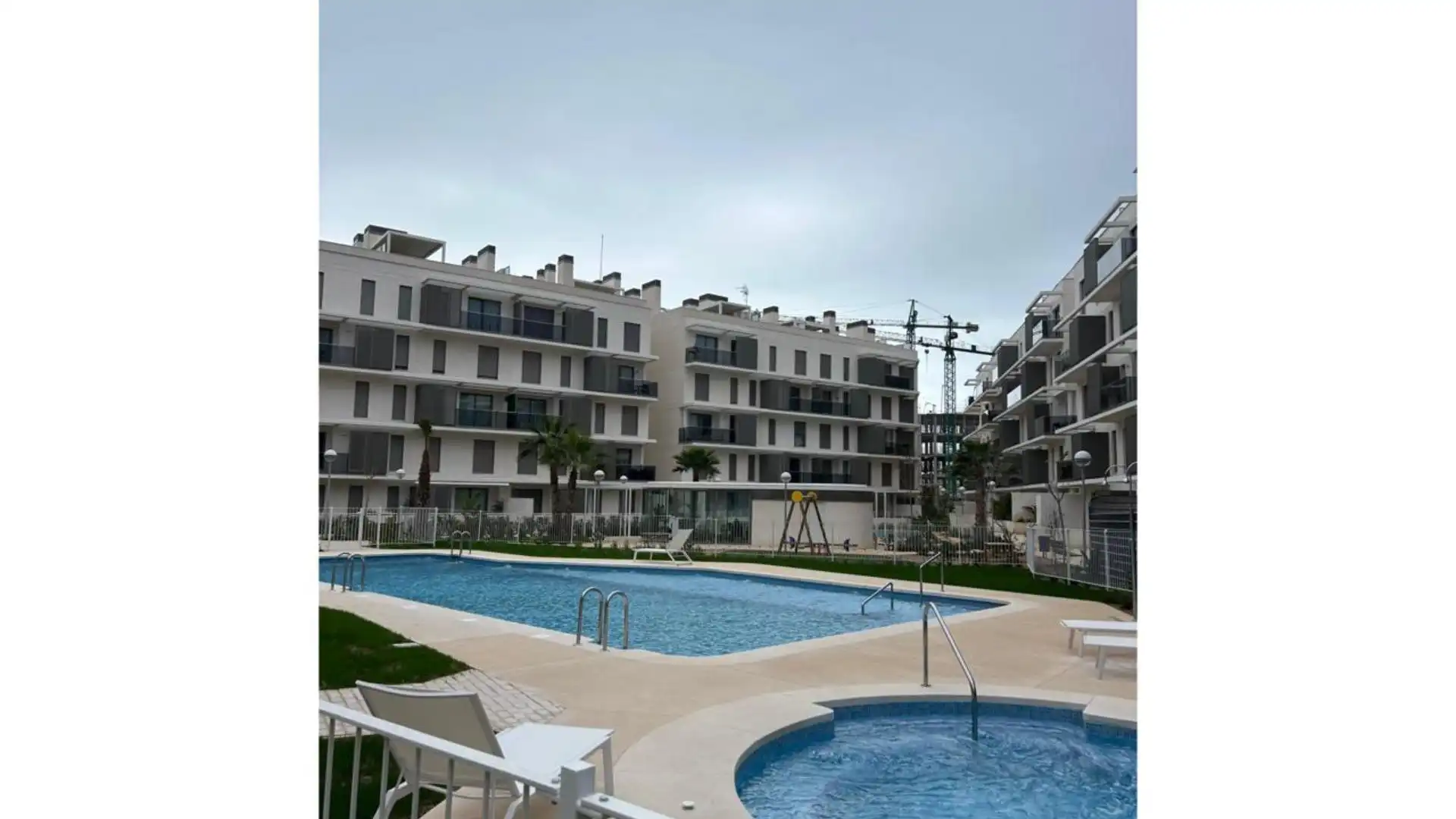 Piscina de Pis de lloguer en Dénia amb Aire condicionat, Calefacció i Jardí privat