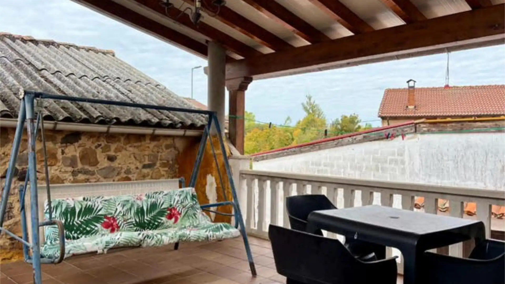 Terrassa de Casa adosada de lloguer en Rioseco de Tapia amb Calefacció, Jardí privat i Terrassa