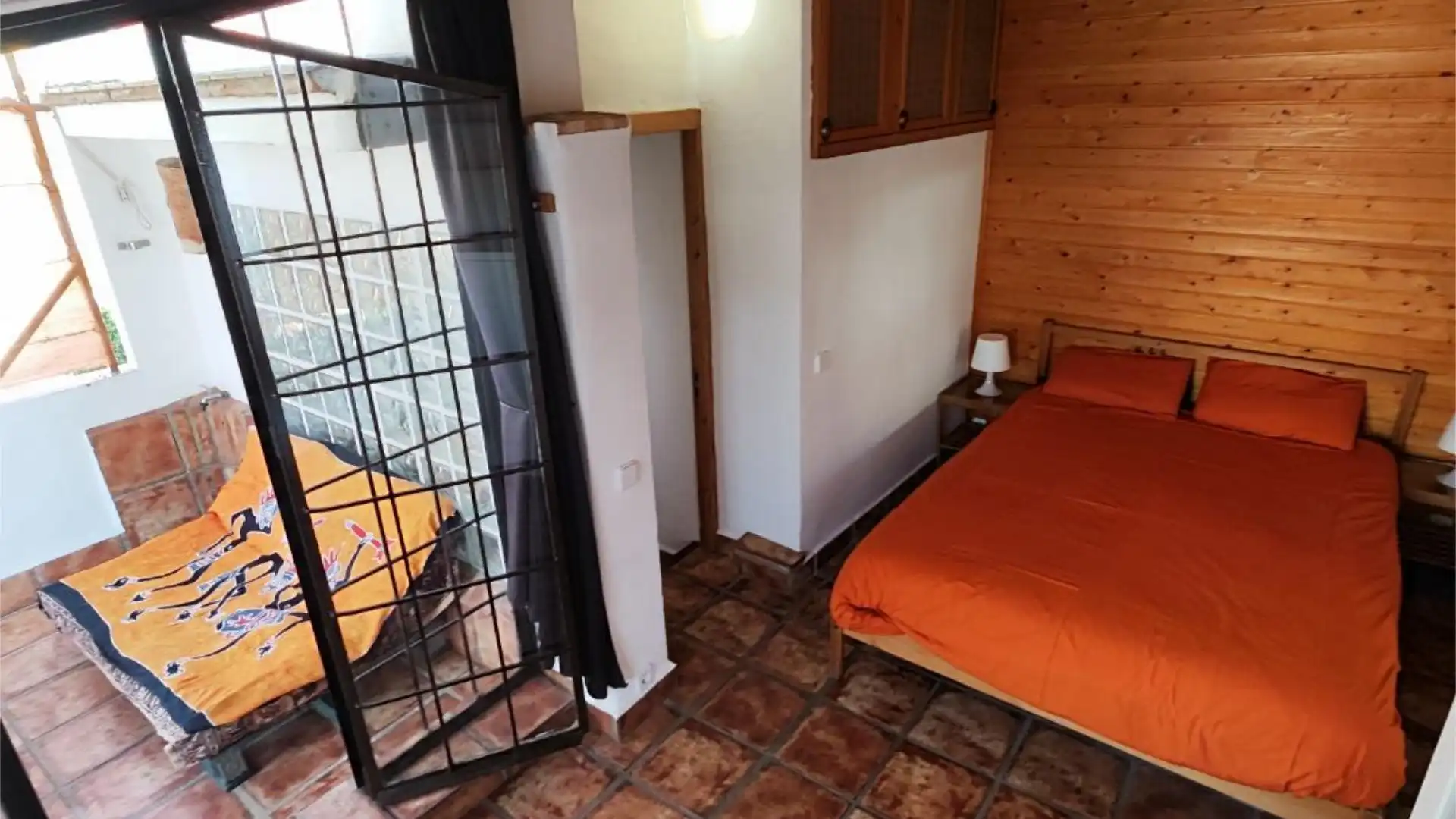 Schlafzimmer von Einfamilien-Reihenhaus zum Verkauf in  Sevilla Capital mit Klimaanlage, Heizung und Terrasse