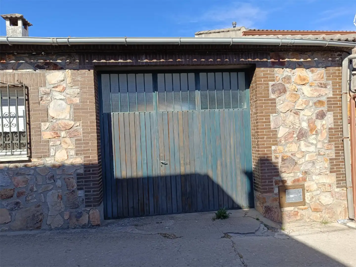 Vista exterior de Casa adosada en venta en Navas de Estena con Trastero, Amueblado y Horno