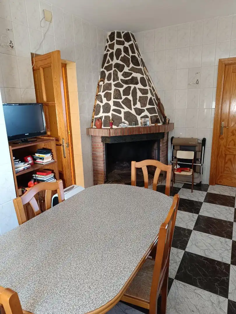 Comedor de Casa adosada en venta en Navas de Estena con Trastero, Amueblado y Horno