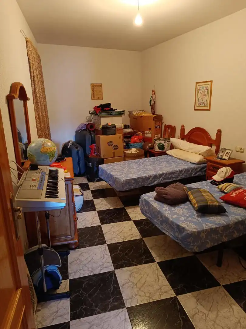 Habitación de Casa adosada en venta en Navas de Estena con Trastero, Amueblado y Horno