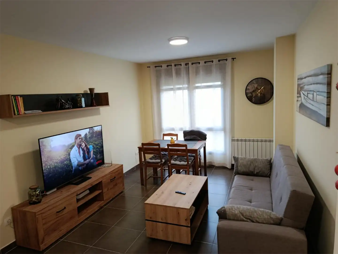 Living room of Flat for rent in Malpica de Bergantiños  with Heating, Parquet flooring and Storage room