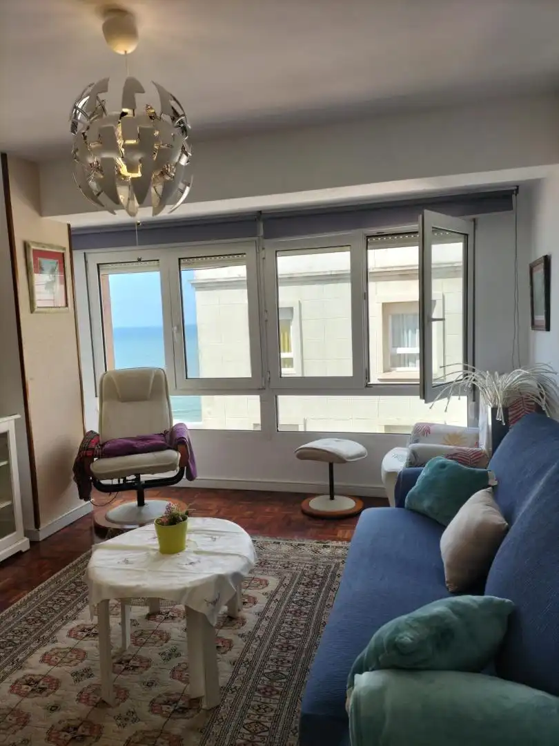 Living room of Flat for share in Gijón   with Parquet flooring, Furnished and Balcony