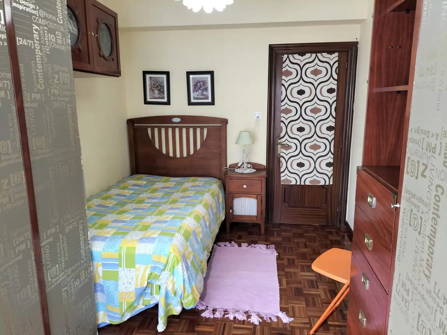 Bedroom of Flat for share in Gijón   with Parquet flooring, Furnished and Balcony